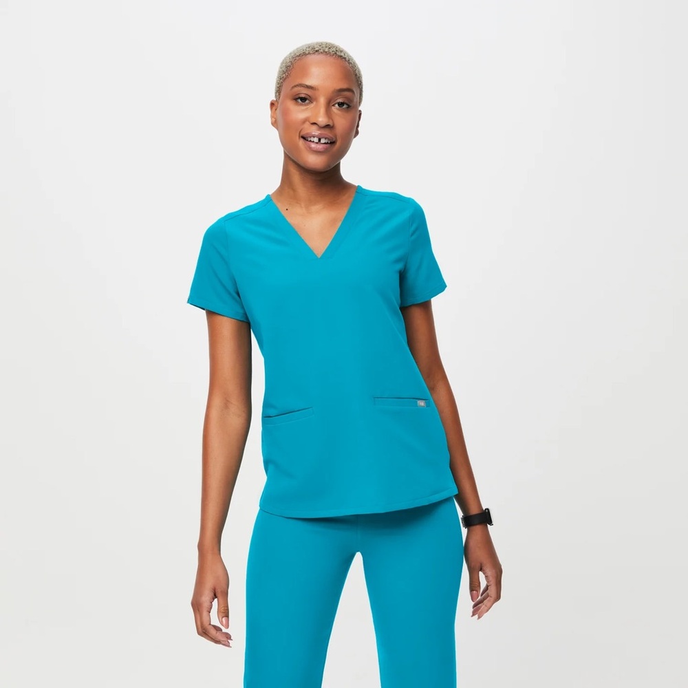 Teal Figs Casma Three Pocket Scrub Top Size Large